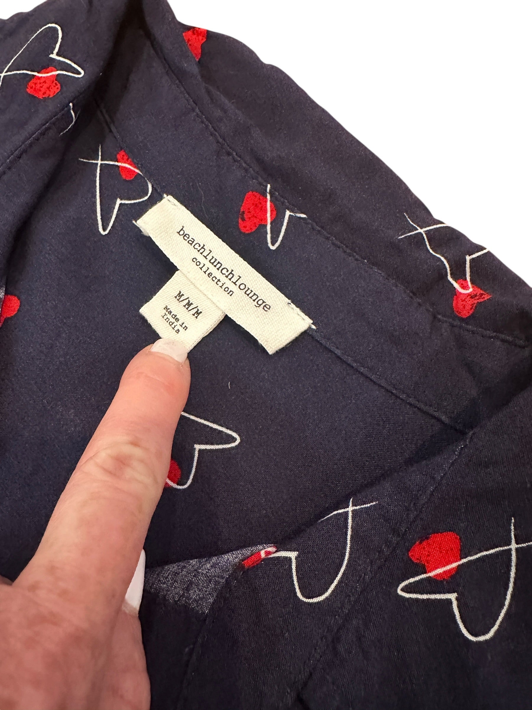 Size Medium - beachlunchlounge Heart Button-down Shirt