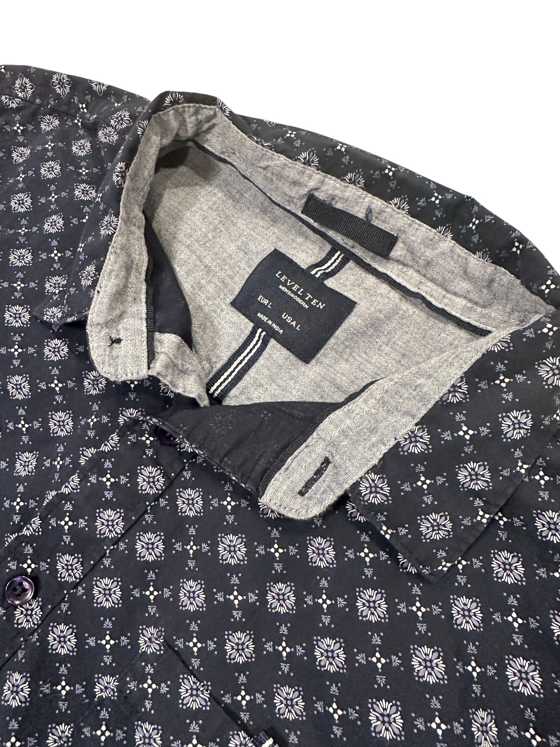 Size Large - Level Ten Short Sleeve Button Down Shirt